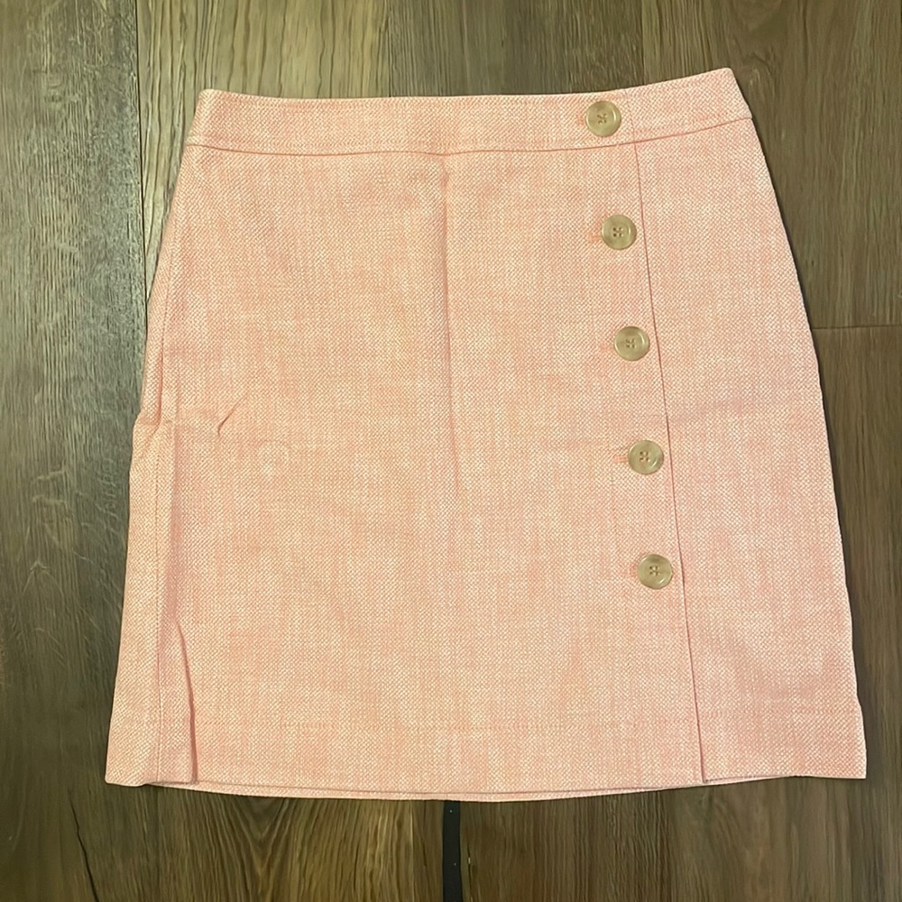 Pink skirt with button detail